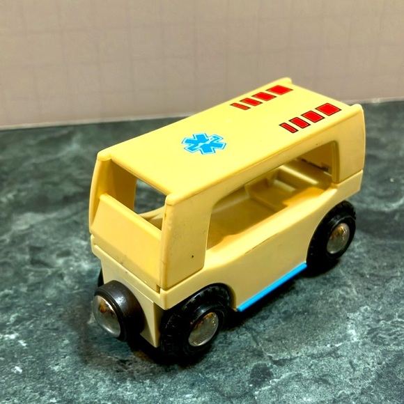 Three Brio Train Cars - Picture 4 of 8